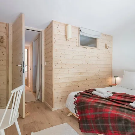 Renovated Duplex With A Balcony And Parking Space Σαμονί